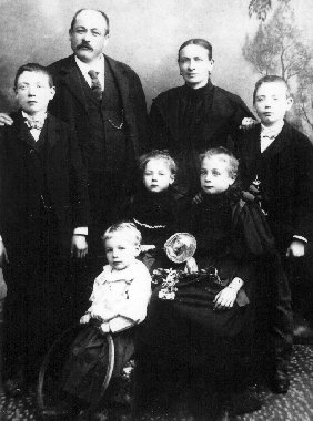 Léon et Alexandre Liégeois, Elisa Brice, Emile, Jeanne, Lucie et Auguste Liégeois